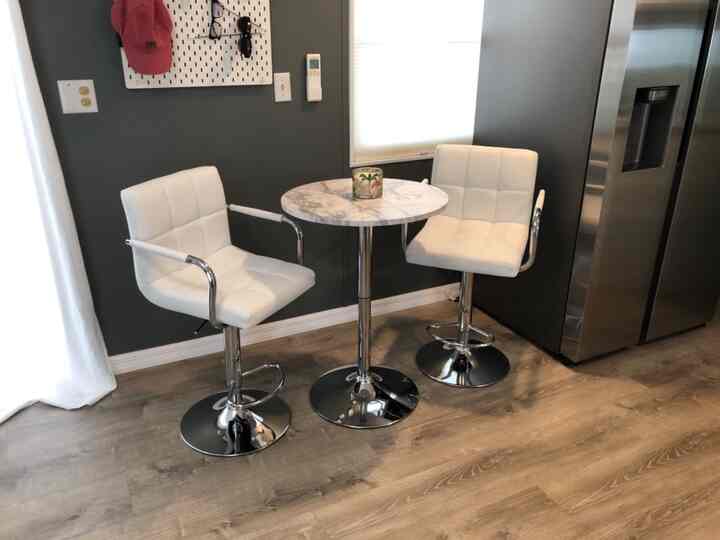 Striking the perfect balance! ✨🖤 Our sleek white bar table set shines against the dark modern interior, creating a stunning contrast. Cheers to style! #InteriorDesign #ModernElegance #BarSetGoals #BarStools #BistroTable #ModernDecor