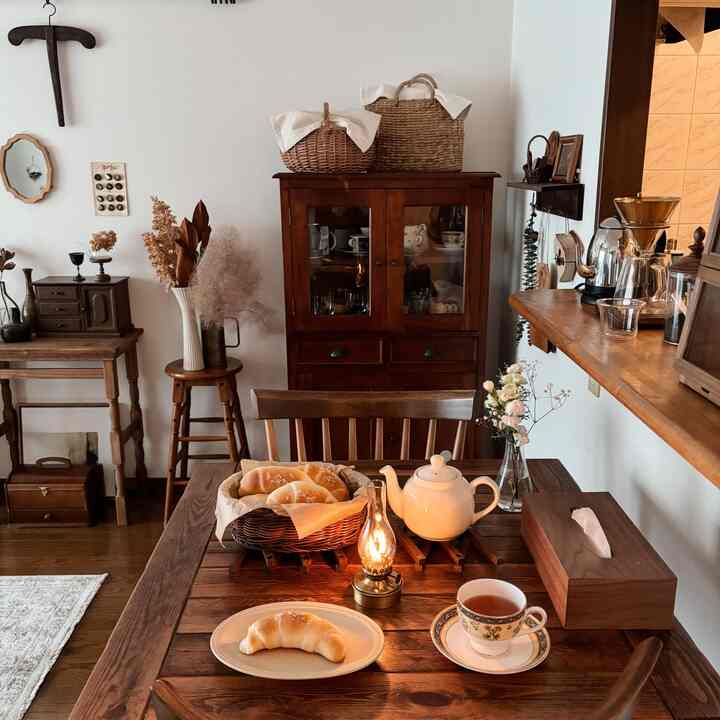 2回目の塩パン作り🥐
だいぶコツを掴んで、前回より上手にできました♡

焼きたては美味しすぎて一気に食べたくなってしまいます🥺


#アンティークインテリア #ビンテージインテリア
#おうち時間 