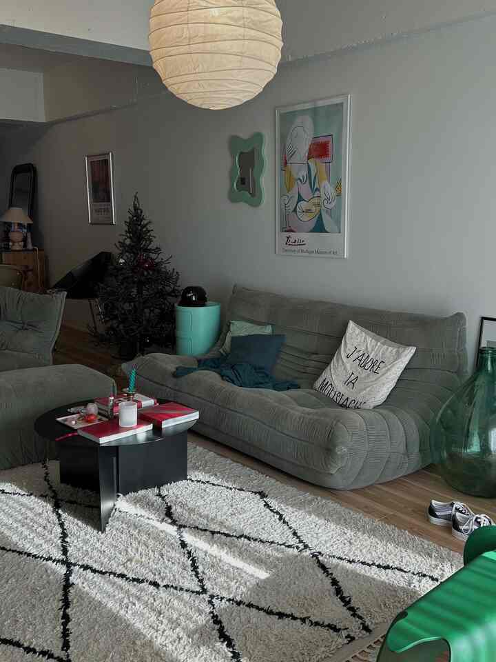 Newクリスマスツリーです。
しっくりきています🎄

#クリスマスツリー　#クリスマスインテリア #クリスマス雰囲気 #リビング #リビング雑貨 #リビングインテリア #リビングダイニング　#クリスマスデコ  