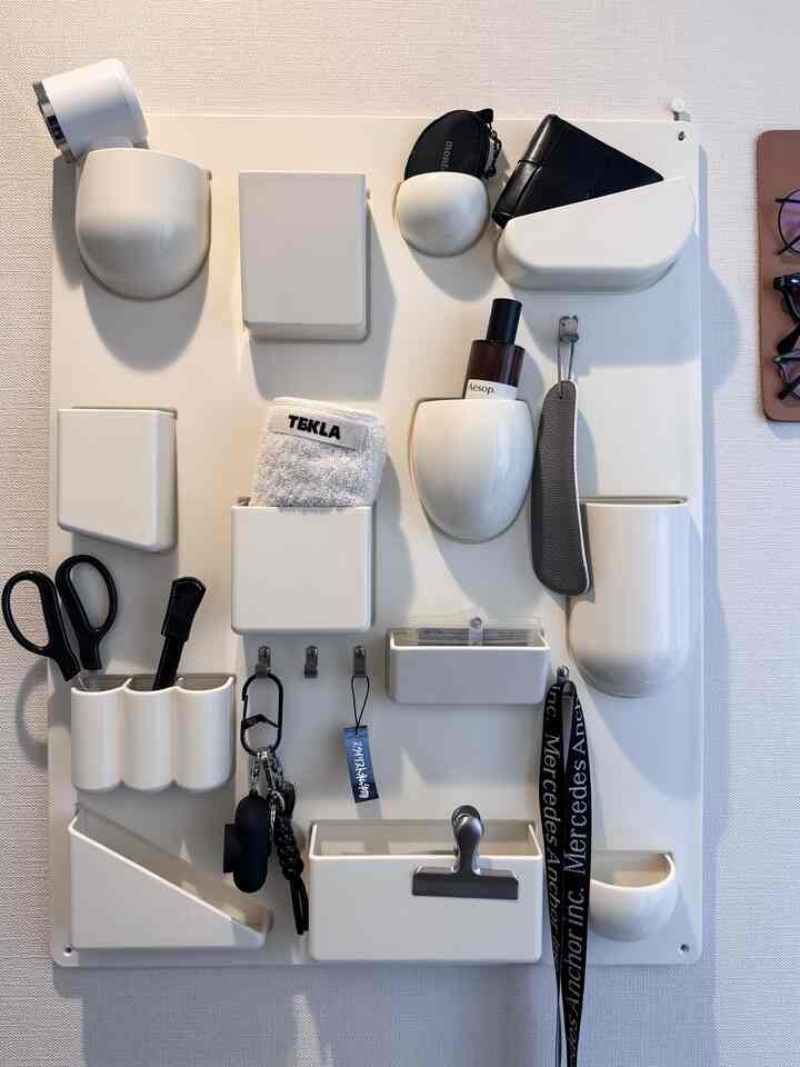 Vitra Utensilo in the entrance

It looks good even if you put miscellaneous items in it 🙆

#Scandinavian interior 
#Midcentury 
#Midcentury modern 
#Japan Day
#Designers
#vitra
#Utensilo
#utensilo
#Wall storage
#Entrance storage
#aesop
#tekla
#japan
