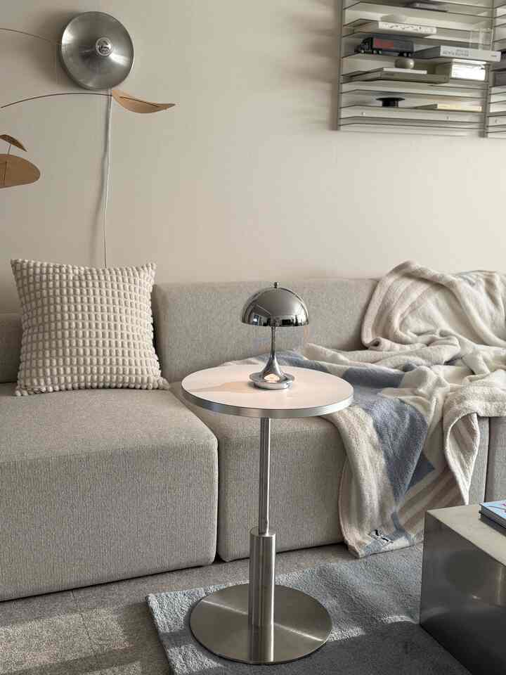 #제품제공
新しいリビングテーブルとセットのような鉄味のサイドテーブル
@woodtheory_official  #거실 #거실꾸미기 #거실인테리어 #테이블추천 #커피테이블 #거실스타그램 #모던인테리어 #뉴트럴 #화이트인테리어 #livingroomdecor #livingroomideas #cornersofmyhome