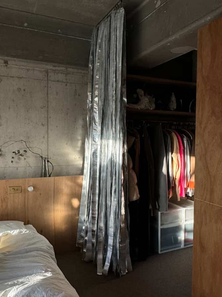 ベットの横のウォークスルークローゼットまで朝日が差し込む季節



#マンションリノベーション
#renovation
#ウォークスルークローゼット
#造作ベット
#造作カーテン