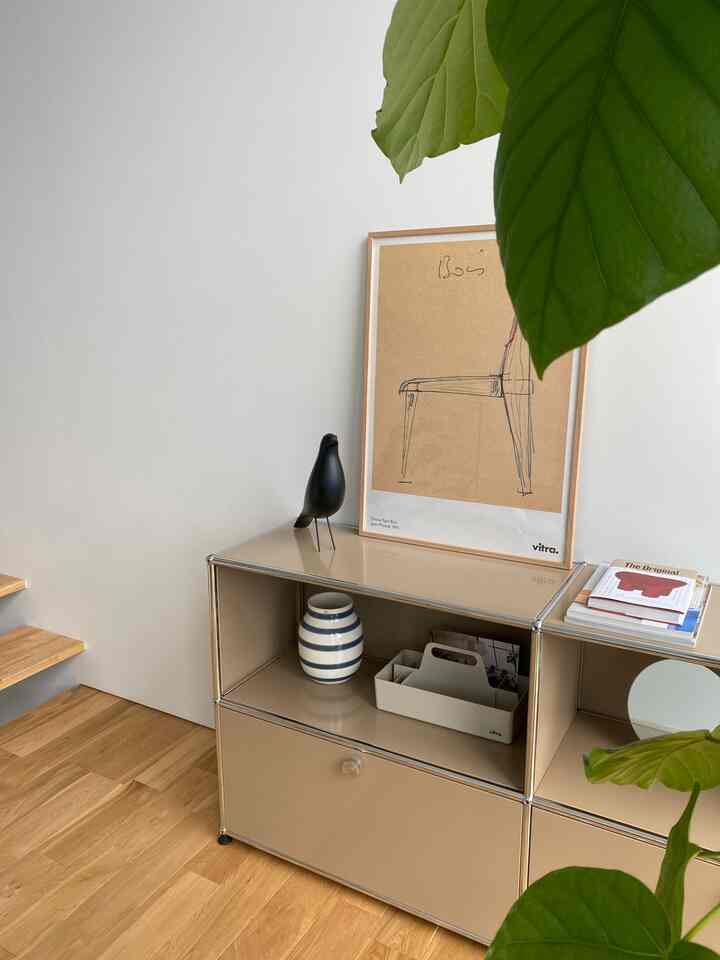 ミラーに写る世界も好き
ミラーがあると部屋が広く見える

#moebe
#usm
#interior