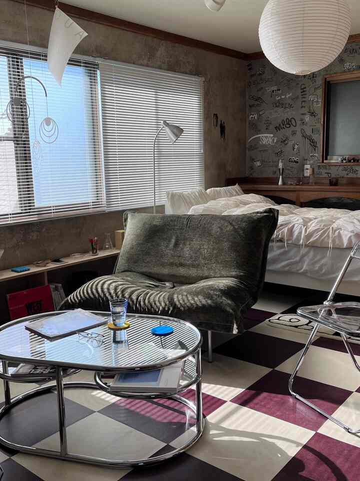 朝の空間☀
ブラインドの光が入ってくる感じが好き🪟 
#リーンロゼ #壁紙 #タイル #ヴィンテージモダン