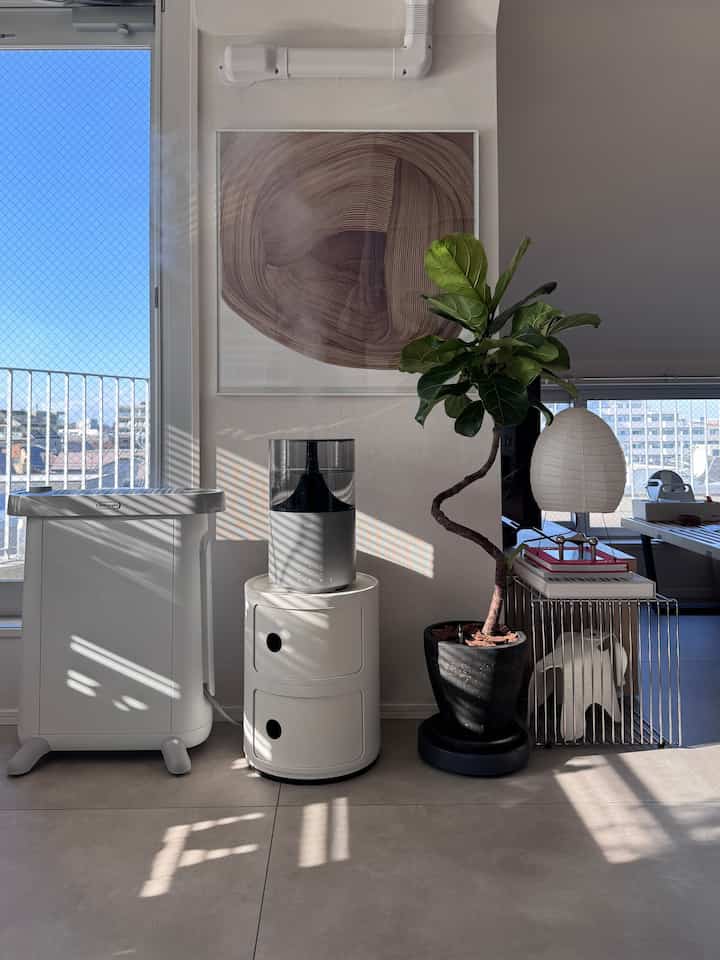 加湿器とヒーターで冬仕様⛄️

#北欧インテリア 
#ミッドセンチュリー 
#ミッドセンチュリーモダン 
#ジャパンディ
#デザイナーズ
#vitra
#isamunoguchi
#akari
#montana
#stoffnagel 
#eames
#kartell
#コンポニビリ
#cado
#加湿器
#delonghi
#ヒーター
#ronanbouroullec
#japan
#frenchbulldog
#フレンチブルドッグ