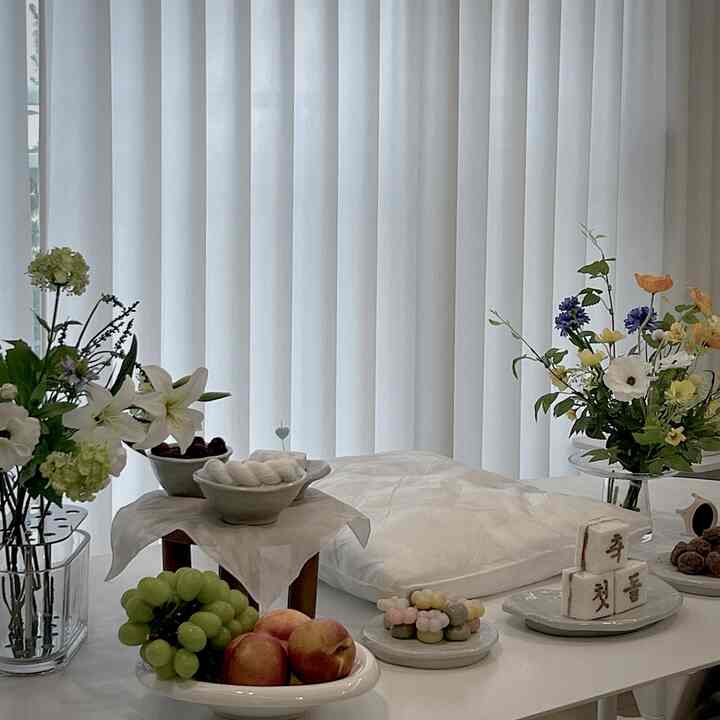 My baby's first birthday table decorated by myself from 1 to 10 ʕتʔ
Looking at it, half of it was bought at Today's House?!

It's still pretty even after a long time ⍢

#1st birthday table #셀프돌상 #첫돌상 #돌상꾸미기 #아기가있는집 #육아일상 #엄마표 #선팔맞팔 #ftc12기이야기 #콘수프기록