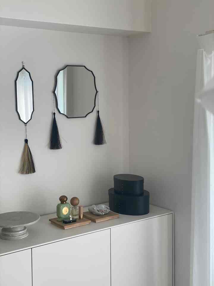 reimiのmirror、実は細いタイプもあって並べてみました。可愛いなぁ。


#mirror #鏡 #壁 #リビングインテリア #シェーカーボックス #香水 