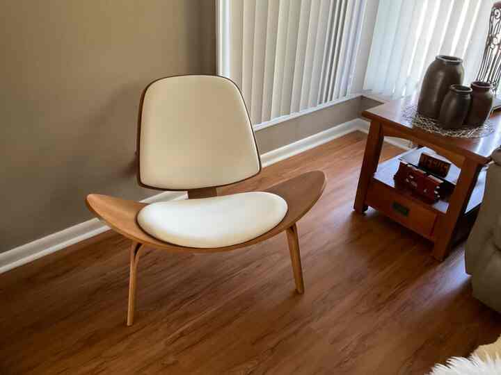 Chillin' in style with this gorgeous wooden lounge chair! 🌳✨ A perfect spot to relax and enjoy those serene moments. #LoungeLife #WoodenVibes #CozyCorners #ShellChair #MidCenturyModern #ScandinavianDesign