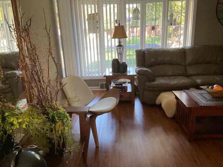 Creating the ultimate cozy living room vibe with this wooden lounge chair! 🌿✨ Perfect for unwinding, reading, or just enjoying the warmth of home. #CozyLiving #WoodenFurniture #HomeSweetHome #LeatherSofa #MidCenturyModern #WoodFurniture