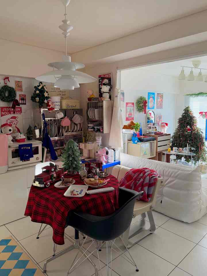 Meski begitu, tampilannya tidak jauh berbeda...
Tur kamar musim Natal
Dapur makan dan ruang tamu🎄

Saya benci menyimpan barang-barang Natal.
Kamarmu akan  #ルームツアー #ダイニング #ダイニングキッチン #キッチン #リビング #クリスマスインテリア #ダイニングインテリア #キッチンインテリア #リビングインテリア #マイルーム #韓国インテリア #키친 #거실 #크리스마스인테리어 #키친인테리어 #식탁인테리어 #마이홈 #마이룸 #아파트인테리어
