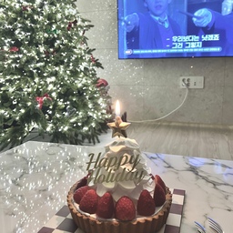 #오늘의우리집 #콘수프기록 
드디어 #크리스마스 에요!
제가 좋아하는 #해리포터 연속방송중이라 밤새워 볼 생각이었지만 잠들었어요 😅
이브를 이렇게 허망하게 날려버리다니…😩
주말에 미리 크리스마스 파티 했지만
그래도 당일은 또 느낌 다르니까 간단하게 
파리바게트에서 타르트 사 먹었어요
메리크리스마스! 
#메리크리스마스 #크리스마스 #christmas #xmas 
#내돈내산 #일상 #셀프인테리어 #집꾸미기 #온라인집들이 #ftc10기이야기 #거실인테리어 #오늘의집큐레이터 #홈퍼니싱 #홈스타일링 #홈스타그램 #집스타그램 #집꾸
