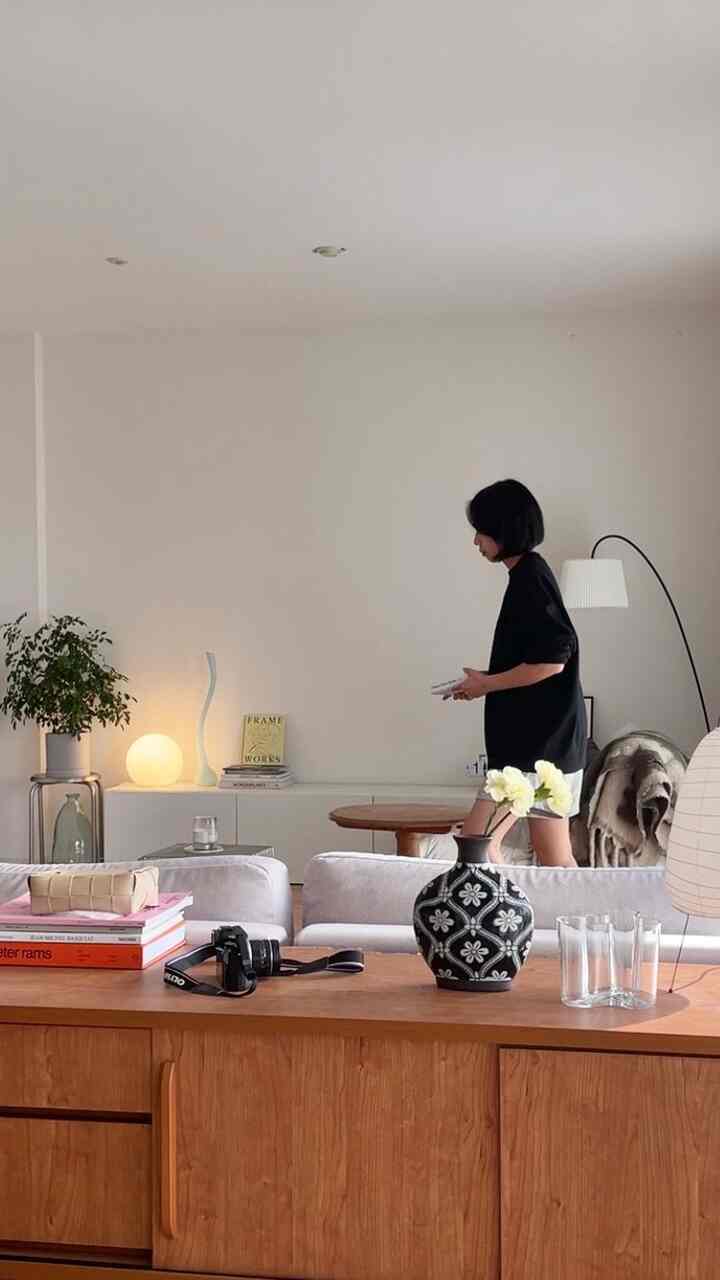 とある1日のリビングの様子。

お昼にゴソゴソ片付け
↓
6時24分にお仕事終わる
↓
次の日の朝


#apartmentinterior #diningroom