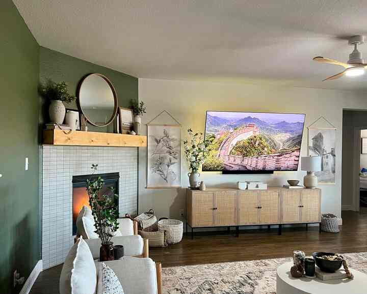 Saya tidak dibayar untuk menulis ulasan ini. Saya hanya memberikan ulasan yang bagus jika memang layak! ☺️Saya memperindah Ruang Tamu Modern Organik saya dengan set lemari tiga bagian ini. Dari tempat menaruh perlengkapan hiburan saya hingga menambahkan sentuhan kecanggihan, lemari ini benar-benar mengubah ruang saya. Desainnya yang ramping menyatu dengan dekorasi saya, menciptakan keseimbangan gaya dan fungsionalitas yang harmonis. Pasti harus dimiliki bagi mereka yang mencari solusi penyimpanan yang cantik namun praktis! Untuk tujuan ukuran, TV dalam foto ini berukuran 86 inci. 

#MidCenturyModern #Sideboard #WallArt #ModernLiving #OrganicVibes #HomeUpgrade