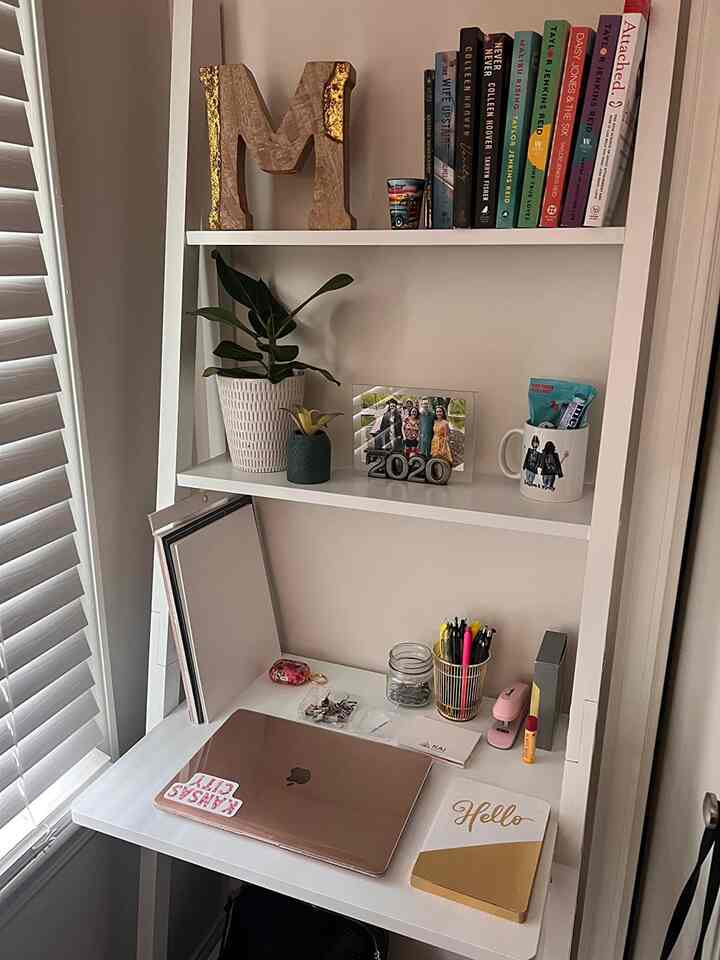 Sprucing up my small desk with some personal touches! ✨💖 A little decor goes a long way to make the workspace feel inviting and inspiring. Loving the cozy vibes! 🌿🖊️ #DeskDecor #HomeOffice #WorkspaceInspo #LadderDesk #HomeOffice #ModernDecor