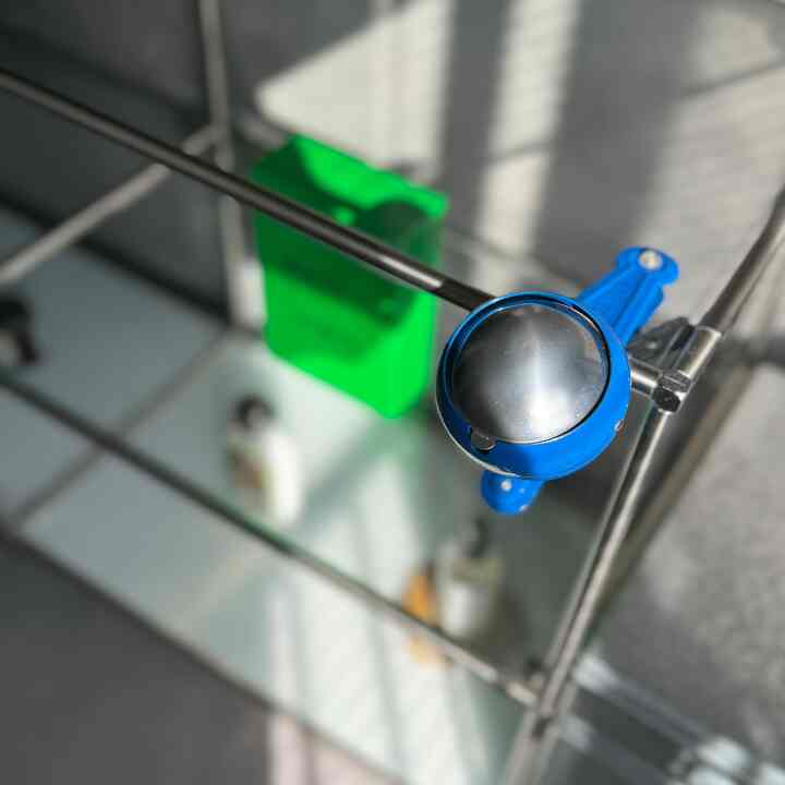 Honestly, I fell in love with this DULTON ashtray at first sight just because of the color.

I'm using it now as a small accessory holder.

I have a lot of angular furniture and miscellaneous goods, so the round shape is one of my personal favorites.

#dulton
#FurnitureHunter
#MUJI
#Tin Box
#Ashtray
#A Man Obsessed with Blue