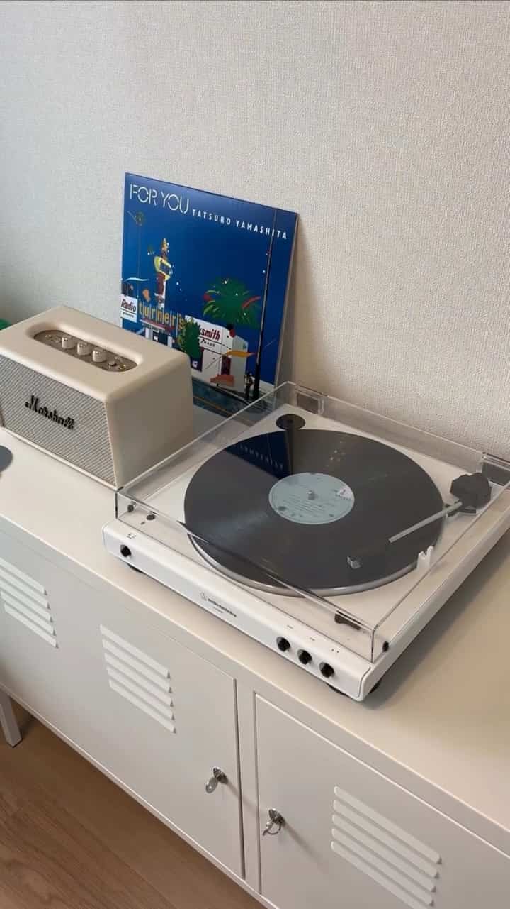 レコードプレーヤーが届いた🙌🏻
山下達郎をリピ😇

#audiotechnica #レコードプレーヤー #レコード　#山下達郎 #IKEA #IKEA家具