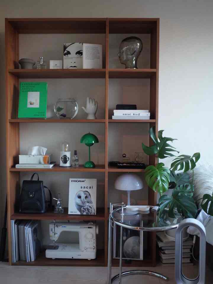 今年もあと少し！
来年は部屋どうなるかなぁ転勤あるかなぁ

#スタッキングシェルフ #アイリーンテーブル #ホワイトインテリア #ウッド＆ホワイト #ウッド系  #ホワイト×ウッド調 #ホワイトインテリア 