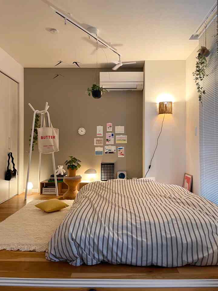 間接照明だけで照らすベッドルーム🛏️

#ベッドルーム #ベッドルームスタイリング #間接照明 #間接照明インテリア #HAY #FRITZHANSEN 