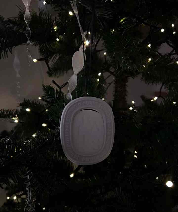 Christmas is over though 🎄
#home #house #roomtour #interior #Christmas #ornament
#house built with architect #犬と暮らす家 #インテリア #ルームツアー #家具 #クリスマス #クリスマスツリー #オーナメント
#ikea #diptyque