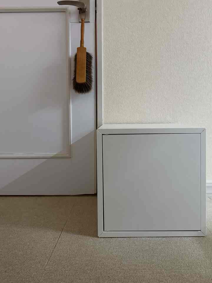 
Saya menyimpan modem dan router di Aket IKEA ☺︎
Anda dapat melepas panel belakang dengan risiko yang Anda tanggung sendiri untuk memudahkan pembersihan.
Saya bertanya-tanya apakah saya harus meletakkan kastor di bagian bawah...
Saya membelinya jadi saya kira saya akan memakainya 💭

Saya membuat pintu sendiri dengan menempelkan lembar pembuatan ulang di atasnya.
Putih juga favoritku, tapi kupikir aku akan mengambil risiko dan mengecatnya.
Hal hebat tentang wallpaper ini adalah Anda bisa mengecatnya!
・
・
・
・
・
#Koreainterior #Koreainterior #韓国インテリア #無機質インテリア #海外インテリア #モノトーンインテリア #インテリア #インテリア家具 #インテリア配色 { 8 #Rekomendasi interior} #DIY #DIY用品 #シンプリスト #模様替え #スマート収納 #おしゃれ収納 #モデム収納 #ルーター収納 #IKEA家具 #IKEA #IKEA収納 #ホワイト壁紙 #ホワイトインテリア