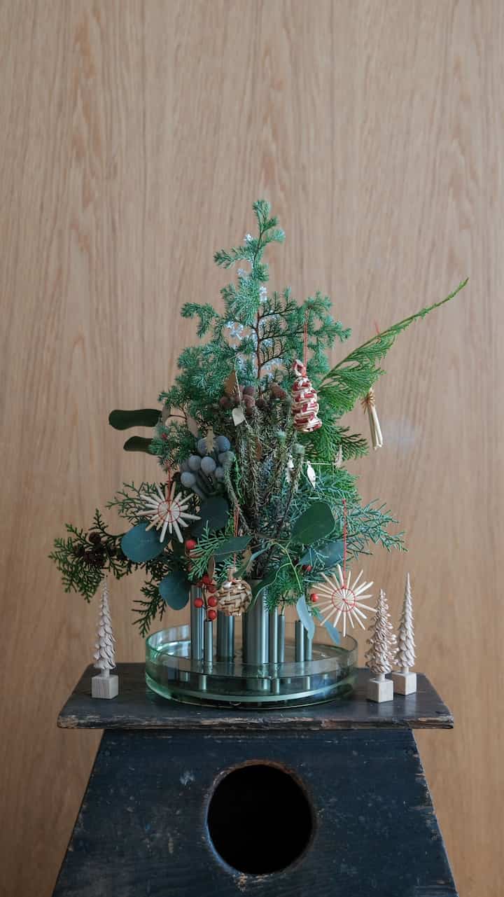 なんちゃってクリスマスツリーをつくりました。

#クリスマス #クリスマス飾り #クリスマス小物