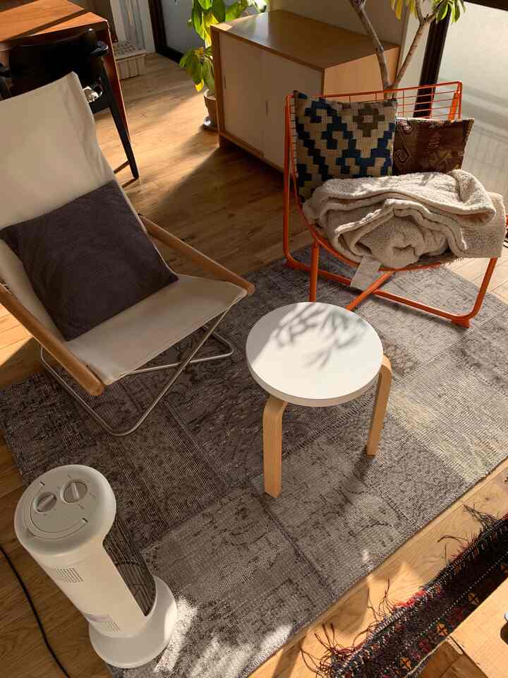 ヒーター大活躍。

#ヒーター 
#リビング 
#冬のインテリア 