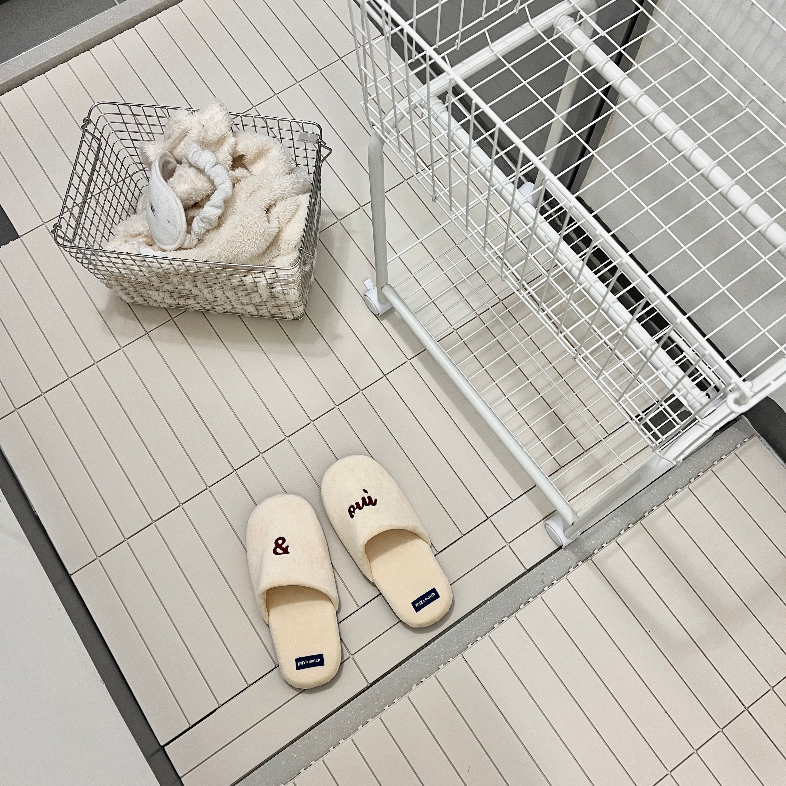 Minimal Rolling Wire Storage Cart user photo