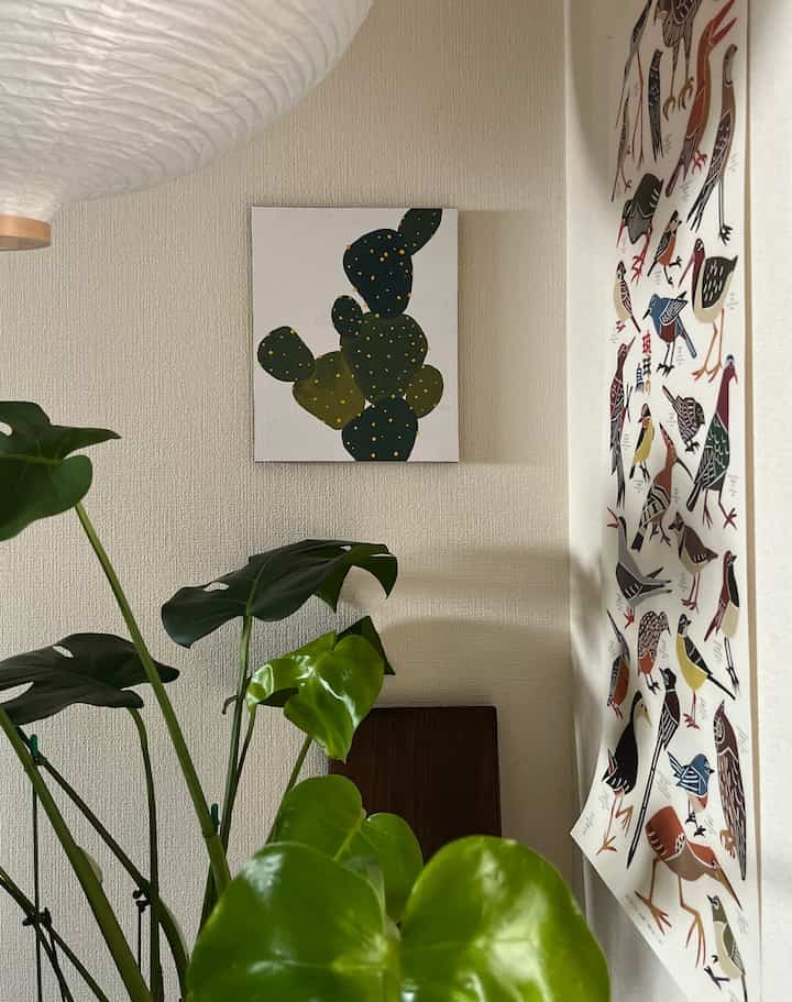 🌵サボテンを描きました〜
🪴観葉植物をアレンジしました。

\ Happy new year 2025 /

——————

#interiordesign #myroom #livingwithplants #cozyvibes #apartmentdecor #homeinspo #interiorinspo #colorfulhome #midcenturymodern #ikea #decorideas #interiorstyling #diy #retrointerior #vintage #cactus

#賃貸暮らし #賃貸インテリア#インテリア#観葉植物 #雑貨 #ミッドセンチュリー #サボテン 
