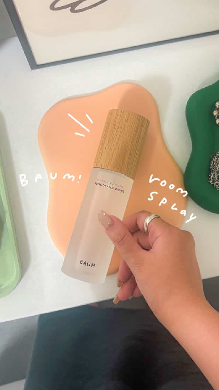 前にインスタにあげたBAUMのルームスプレー、
リピート買いしました✌️

最近はとにかく犬に影響がない形で
香りを楽しみたいな〜と思ってて、
局所的かつ香る時間が短いルームスプレーを
めちゃくちゃ使ってます🙆‍♀️

#インテリア #ベッドルーム #韓国インテリア #1K #8畳 #一人暮らし #一人暮らし部屋 #ルームスプレー #ルームフレグランス 