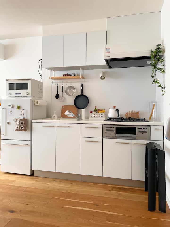 お気に入りのキッチンスペースです😊無印良品の冷蔵庫はデザインがシンプルでとてもお気に入りです✨

#キッチン #キッチンスタイリング #冷蔵庫 #無印良品 #オーブンレンジ #バルミューダ 