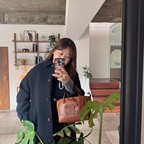 용인 명지대 커피맛집 “바츠커피”예요 
갓 구운 휘낭시에랑 커피 맛집이랍니다 
이번 크리스마스 시즌에는 두번이나 다녀왔어요 :)

인테리어도 멋지고 셀카존도 있어요 🙆🏻‍♀️