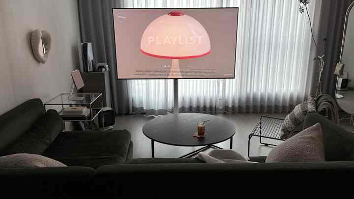 果敢にテレビの位置を窓辺に変更したところ、より居心地が良く、素敵なリビングルームができました。  #lifestyle #livingroomdecor #luxuryliving #livingspace #잘썼템 #홈카페 #거실꾸미기 #거실인테리어