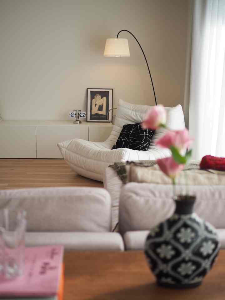 ダイニングで座ると見えるいつもの景色。ボーッと目線をやると、たまたま「2:22」。
すぐにシャッターを押しちゃいました📸🥹

#リビングインテリア #apartmentinterior #scandimodern