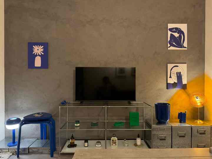 Saya mengucapkan selamat tinggal pada REGZA TV yang telah saya ikuti selama 10 tahun.
Meski masih bisa digunakan,
Saya hanya bisa tidur malam karena khawatir dengan ketebalan kusen yang tidak sesuai dengan furnitur...

Anda dapat melihat ukuran layar dengan mengubahnya,
Tampilan bezel-less yang tidak mengganggu interior.
Ini bukan 4K, tapi saya pribadi cukup menyukainya.

Kami memanfaatkan kesempatan ini untuk melakukan beberapa perubahan pada interior, termasuk menyempurnakan posisi lampu!
Saya menikmati kehidupan TV saya dengan perasaan segar setiap hari. (Saya sangat menyesal bahwa ini adalah pengenalan terhadap televisi dan bukan desain interior.)

#televisi
#tempat TV
#rak TV
#lampu
#lampu
#regza
#IKEA
#Pemburu Furnitur
#MUJI
#hidup
#dinding 