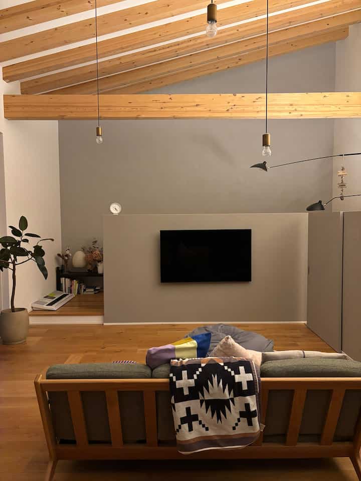 From the living room after a long time
This year, I'm vaguely thinking that I want to enjoy interior design by subtracting things😶‍🌫️
Thank you for your continued support this year🤲
#livingroom #梁のある家