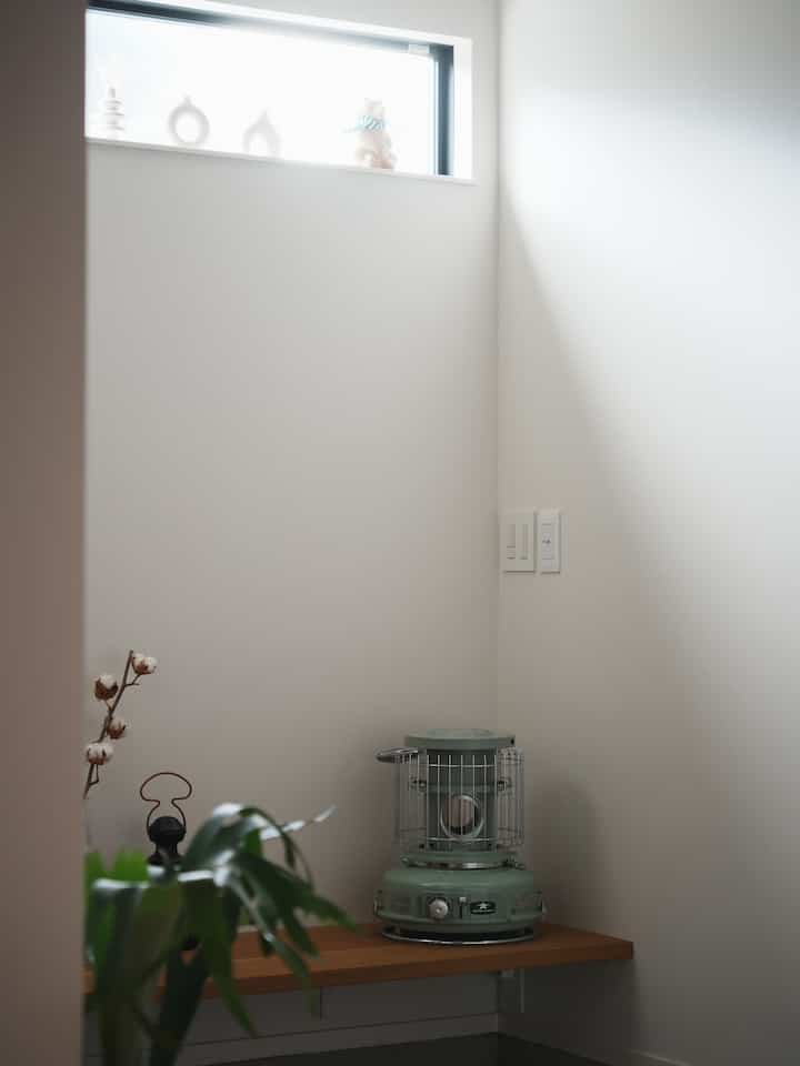 玄関を少しだけ模様替え。

🎄がなくなり寂しくなったスペースに可愛らしいストーブを出しました。

もともとキャンプ用だったのですが、今は観賞用のインテリアと化しています🏺


#玄関 #玄関インテリア #造作ベンチ #ストーブ 