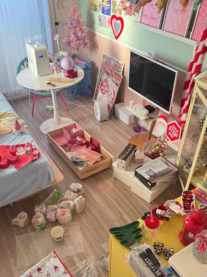 働きまくった年末年始。
やーっとお家でゆっくり過ごせるー🍵
録画した特番見ながら部屋の模様替えしてます😵‍💫

#クリスマスの片付け #模様替え #大掃除 #一人暮らし 