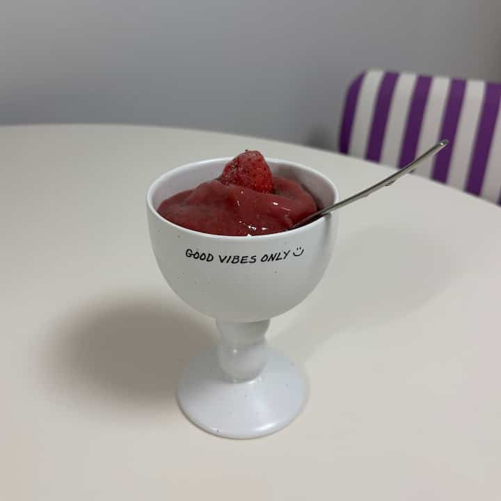 雪の日
自家製イチゴシャベット🍓

カップとカップがぶつかると、 
音が本当にきれいなグラス

Good Vibes  #goodvibesonly