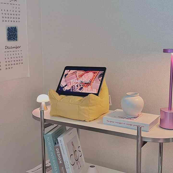 #새해밝았집


新年の初週末！みんなどうやって過ごしていますか？ ◡̎ 
私は夫と早朝早く
近くの公園に日の出を行ってきました🤍

１月１日の初年ではなかったけど
思い浮かぶ年を見て、2025年の計画を思い出して
家に帰って餅を沸かして  #플래지어 #톰빈백 #톰미니어처 #톰미니어처빈백 #빈백미니어처 #빈백쿠션 #빈백 #쿠션  #3단협탁 #3단선반 #선반인테리어 #협탁인테리어 #장식장 #선반 #선반장} #미드센추리인테리어 #미드센추리 #실버템 #실버인테리어 #미드센츄리모던 ＃新婚旅行のインテリア} #신혼집인테리어소품 #인테리어조명 #모조책 #가짜책 #소품꾸미기 