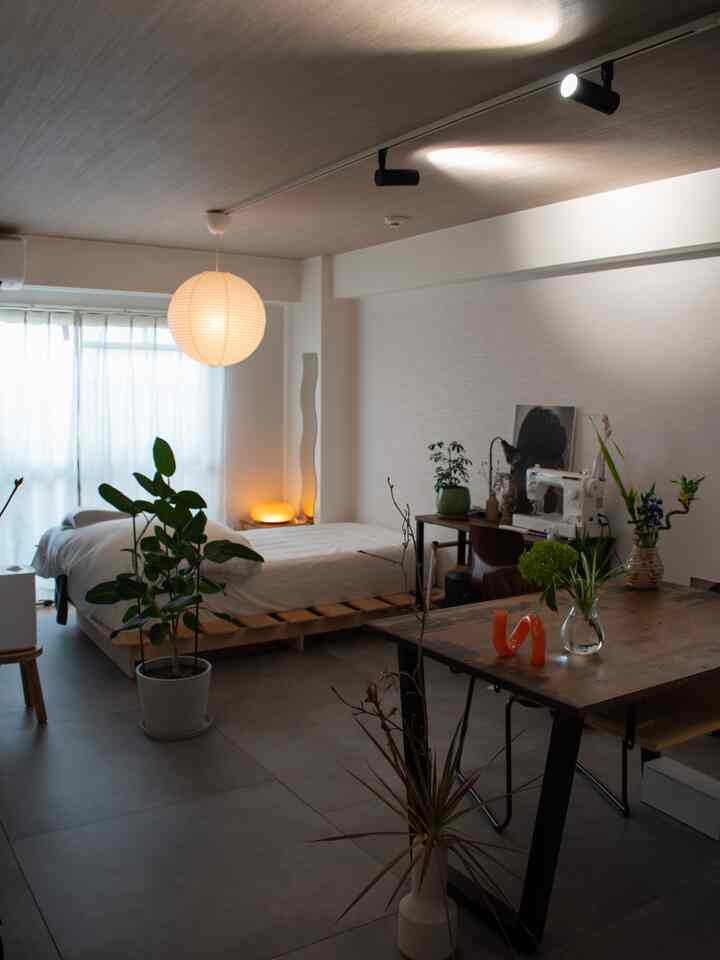 Liburan akhir tahun dan tahun baru sangat sibuk, jadi aku sudah selesai bersih-bersih sekarang🟠
　　
Mulai besok, saya akan menikmati tidur malam yang nyenyak di rumah orang tua saya 👍
　　
#1R #ワンルーム #一人暮らし #ひとり暮らし #賃貸 #和モダン #japandi #ジャパンディ #観葉植物 #花 #フラワーベース #花瓶 #照明 #フロアタイル #DIY #DIY家具 #賃貸DIY #IKEA #HAY #KANADEMONO #ACTUS #無印良品 #サンゲツ #京都暮らし