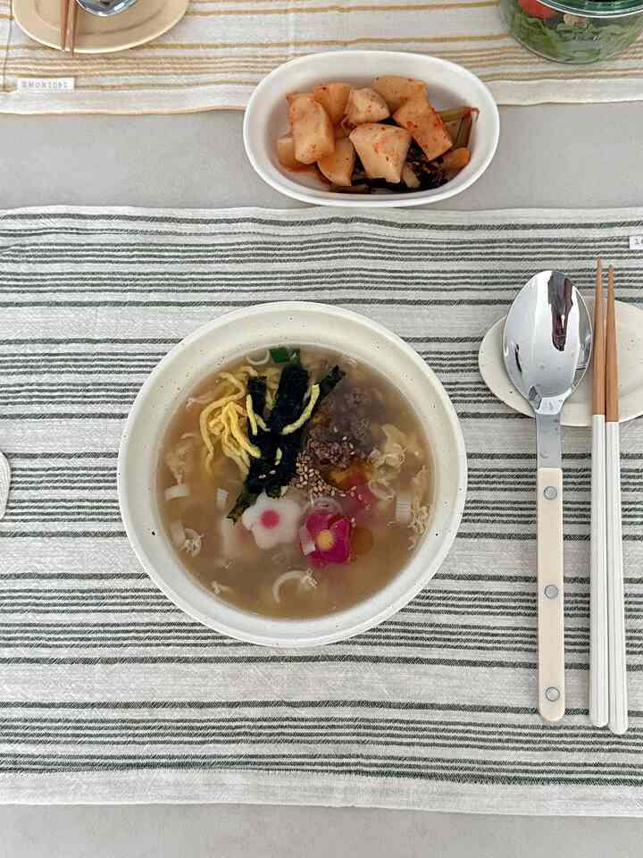 #明けましておめでとう

1月1日には餅が国ルール！ 🩷🤍✨


＃ホームストア