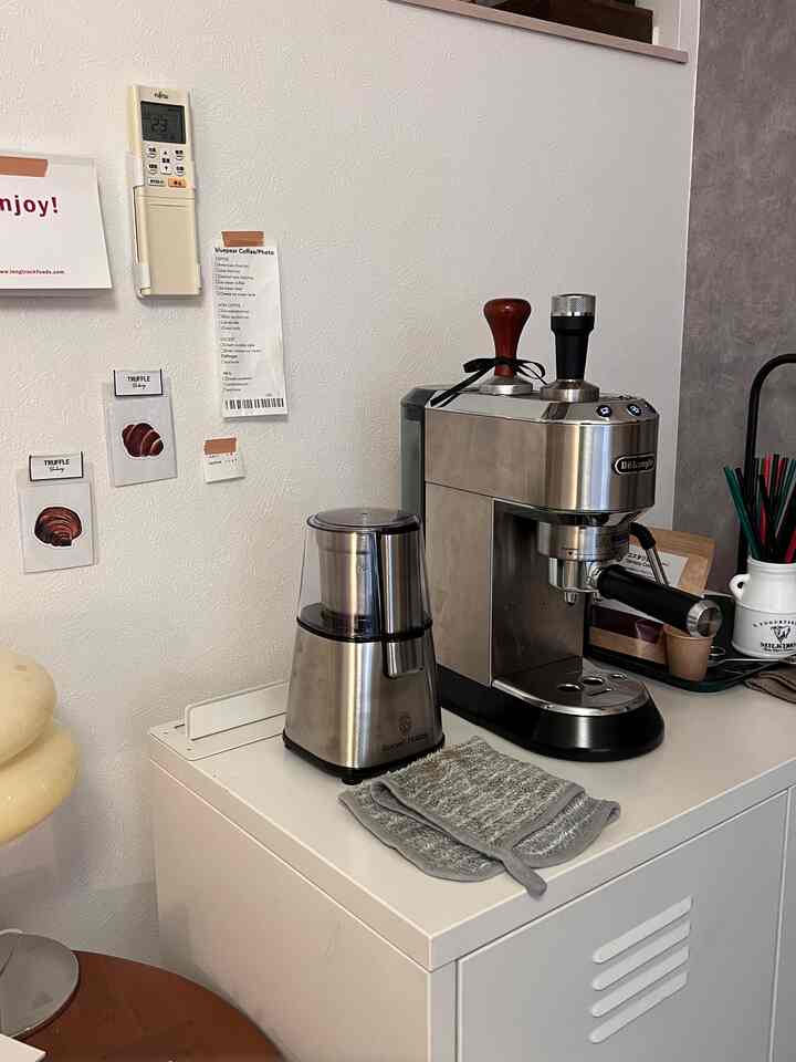 Kopi sangat penting untuk kehidupan ☕️🌿

Saya ingin tahu apakah saya juga harus meletakkan oven pemanggang roti di sini💭

⁡
⁡
⁡
⁡
⁡
⁡
Saya memposting ide interior dan gaya hidup saya setelah pindah ke properti dengan loteng 🤭🫶🏻▷▶ ( @mizu_room.605 )
Silakan ikuti dan tonton 🕊
 
⁡
#Properti dengan loteng
#Catatan kehidupan
#hidup sendiri
#Buatlah ruangan
#perombakan
#Interior Korea
#감성사진
#인테리어
#자취방꾸미기
#집스타그렘
#감성인테리어
