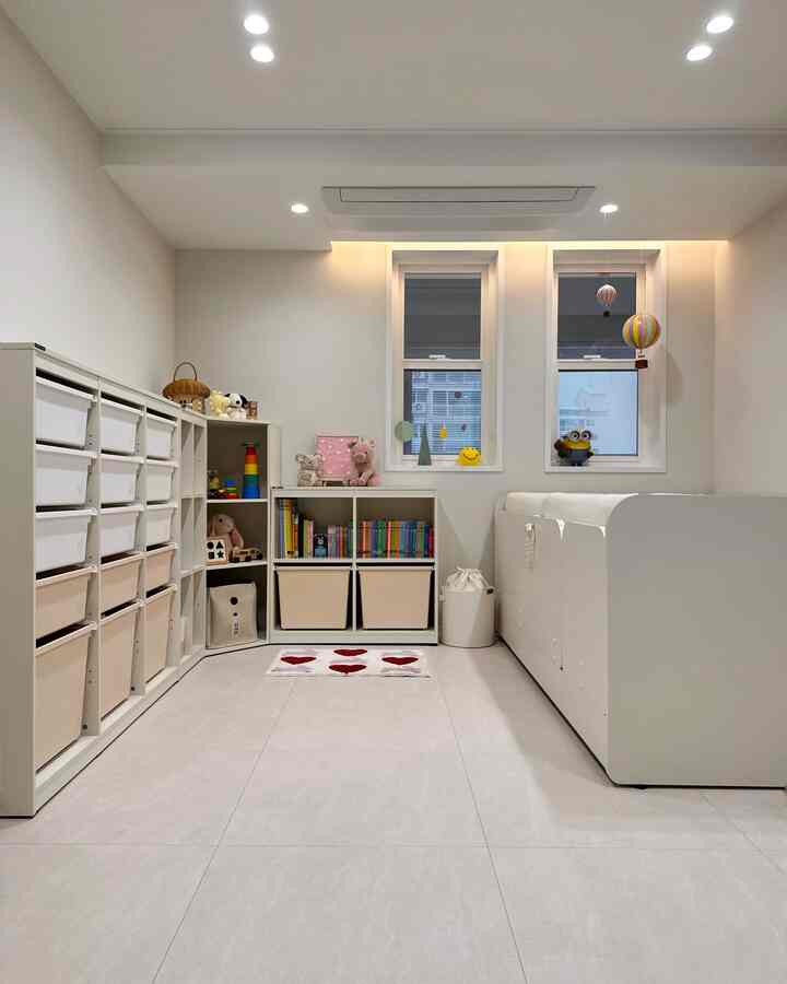 #육아일상 #오늘의육아
Our Yui is almost 80 days old👶🏻ྀི
Now she smiles brightly and has become quite human(?)
Every time I see her, I feel so amazed.. 🤍
Especially when I read her a book or sing her a song
She often wiggles her feet and twitches
And every time that happens, my hedgehog mom's heart melts ₊˚ ༘♡ 🦔₊˚ ⋆｡˚

Anyway, I recently decided to start parenting with books in earnest
So I bought a couple of baby books.ᐟ
I organized a lot of books and teaching aids in the Samkids storage
So it looks neat and easy to take them out and read them.

From the bed to the bookshelf and storage unit 🛏️📚🧸🪀
I feel like the whole baby's room is decorated with Samkids like this, and it feels unified.
Even though it's full of colorful baby items,
I think it's nice because it feels organized. ◡̎ 
Baby room furniture 'Where should I buy what?🤔' 

Don't worry too much, just unify with Samkids.✨

🔖 #한샘샘키즈 
✓ High guard daybed + bumper guard 4-sided type
✓ 1305 storage cabinet
✓ 435 design bookshelf
✓ Corner cabinet
✓ 870 low storage bookshelf

#Samkids #샘키즈마이룸 #샘키즈수납장 #샘키즈책장 #샘키즈침대 #샘키즈데이베드 #샘키즈하이가드데이베드 #아기침대 #아이있는집 #아방꾸 #아이방꾸미기 #홈스타일링 #감성육아 #감성인테리어 #아기방 #아기방꾸미기 #아기방가구 #아이방가구 #아이방수납 #아이방책장 #아기책장 #아람북스 #아기전집 #책육아
