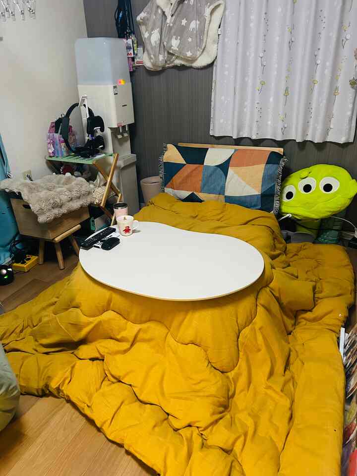 Pengaturan yang ceroboh
dalam jangkauan
minum
kendali jarak jauh proyektor
beralih, ps4
pengisi daya ponsel
Saat saya melihat tirai Totoro, saya pasti ingin meletakkannya di suatu tempat.
#Zubora #ジブリ #ゲーム #給水機 #こたつ #一人暮らし #一人暮らし部屋 #1K