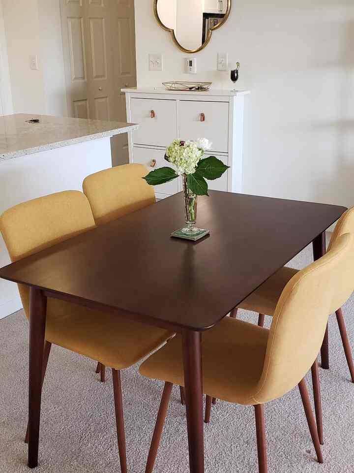 Embracing simplicity with a pop of color! ✨💛 Loving the vibe of this dining room featuring a cheerful yellow fabric chair. Perfect for enjoying meals and making memories! #DiningRoomDesign #SimpleElegance #YellowAccent
