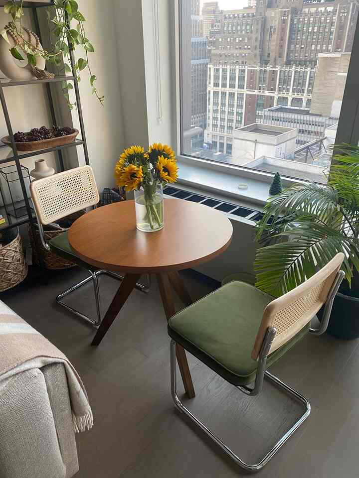 木と色の完璧な調和！🌿✨  #CozyCorner #GreenVibes