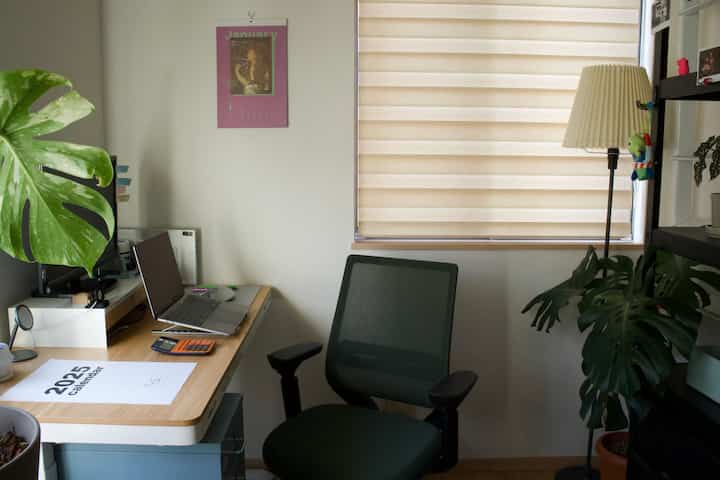 2025 Start✨

#仕事部屋 #コクヨ #昇降式テーブル #2025カレンダー  #収納 #workspace #植物 #mucha