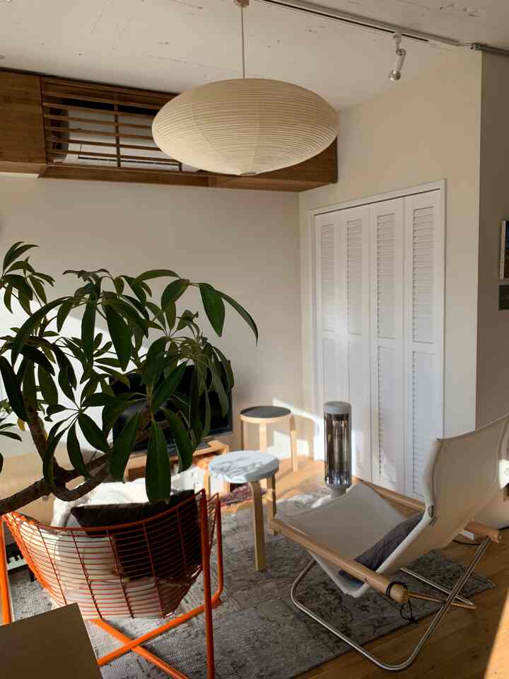 狭いのでソファを手放し、椅子は折りたためるニーチェアが活躍中のリビング。

#ニーチェアX #リビング #マンション #マンションリノベーション #リノベーション 