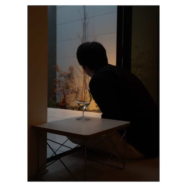 室内から植物を眺め、お酒を飲む時間が幸せな一時！

#リビング　#中庭　#リビングインテリア　#ワイングラス　#サイドテーブル
#ハーマンミラー　