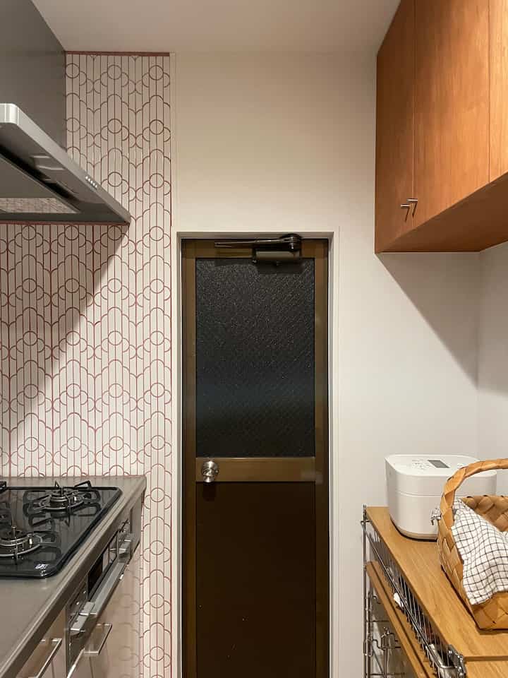 キッチン

白いタイルに赤い目地が
アクセントのキッチン

キッチンはLIXILのシエラS
収納は無印のステンレスユニットシェルフ 

#キッチン　#シエラS #ステンレスユニットシェルフ  #無印　#平田タイル